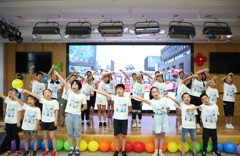 2019年8月17日，中天二建“我們都是追夢人”小候鳥公益夏令營圓滿落幕。