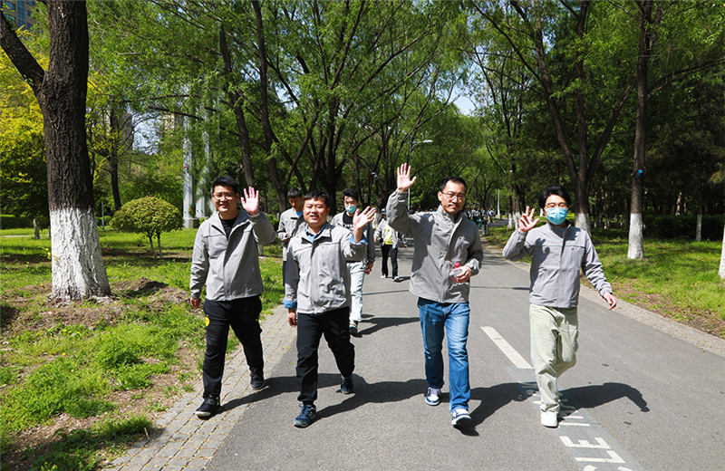 2023年5月6日，東北公司于沈陽(yáng)奧林匹克生態(tài)公園開(kāi)展“沐春健步走，轉(zhuǎn)型再出發(fā)” 徒步行活動(dòng)。