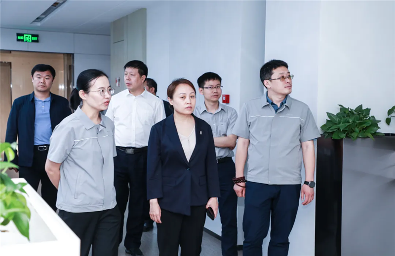 2023年5月15日，河北建材職業(yè)技術(shù)學(xué)院黨委書(shū)記張明莉一行到中天北京集團(tuán)進(jìn)行校企合作交流。