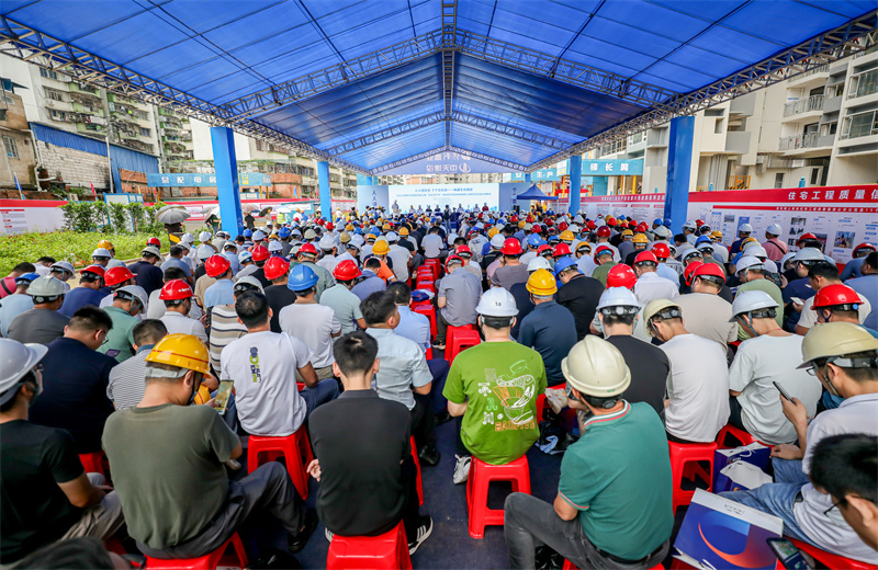 2024年6月15日，2024 年南寧市房屋市政工“安全生產(chǎn)月”啟動儀式、應(yīng)急演練暨現(xiàn)場安全標準化觀摩會在中天八建南寧保利錦上項目成功舉行。