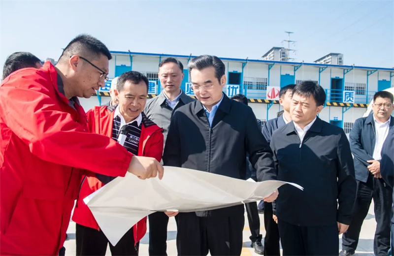 2024年10月30日，淮安市委書記史志軍帶隊視察了中天江蘇公司承建的“江蘇康乃馨高端織造和智能裝備制造一期項目”項目建設(shè)情況。